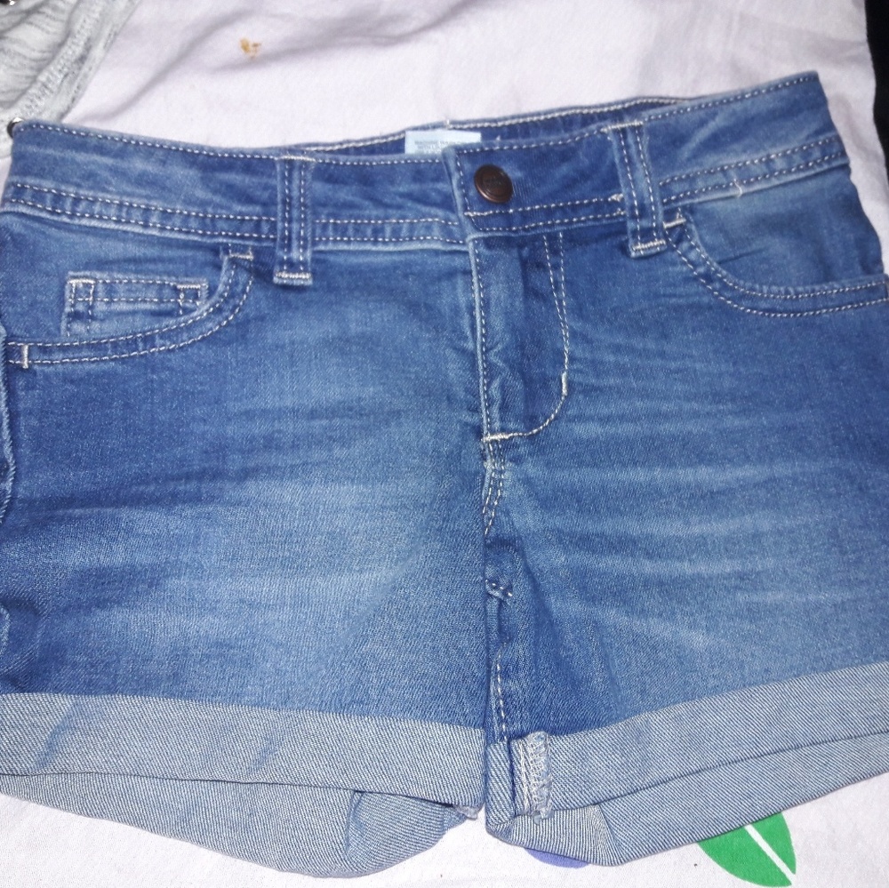 Girl short